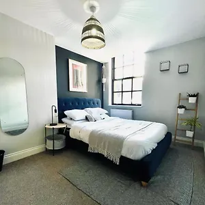 Apartment Wessex House - Cozy Town Centre Two Bedroom - Short Stroll To And Nightlife, Bournemouth